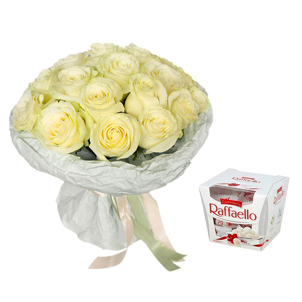 17 roses Ecuador + Raffaello candies